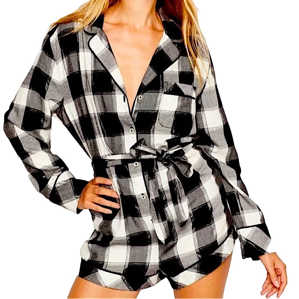 VICTORIA’S SECRET: Black & White Plaid Lounge/ Sleep Romper -Size Small